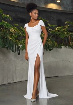 Свадебное платье ММ 0832-M69519. С прямой юбкой, длинное без шлейфа.