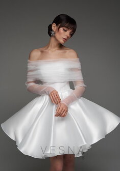 Свадебное платье Ника Силк Вайт Классик + Вуаль-V70066. С пышной юбкой, короткое без шлейфа.