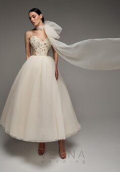 Вечернее платье Прим Миди Крем + Шарф-V70668. С пышной юбкой, длинное без шлейфа.