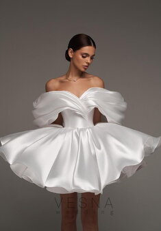 Вечернее платье Рафаэлла Силк Вайт-V70786. С пышной юбкой, короткое без шлейфа.