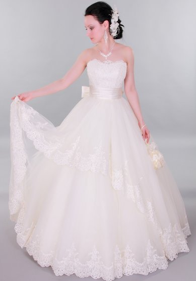 Свадебное платье Магрель, 17-267-К62805 - САЛОН СВАДЕБНОЙ И ВЕЧЕРНЕЙ МОДЫ Конфетка