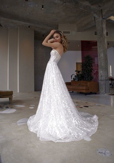 Свадебное платье Пирет-M68632 - Салон свадебных и вечерних платьев для современных невест MegaDay...