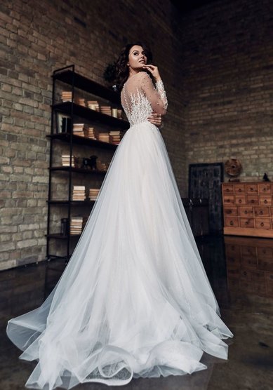 Свадебное платье Ария-M68667 - Салон свадебных и вечерних платьев для современных невест MegaDay...