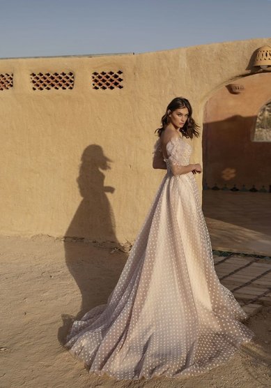 Свадебное платье Эжения-M68681 - Салон свадебных и вечерних платьев для современных невест MegaDay...