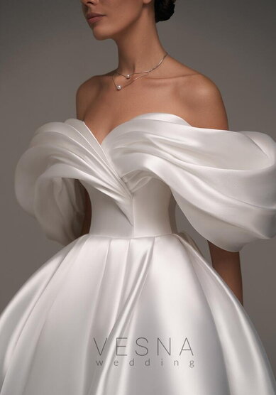 Свадебное платье Рафаэлла Миди Силк Вайт-V70076 - Свадебный салон Vesna (Москва)