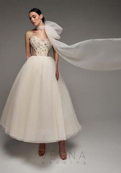 Вечернее платье Прим Миди Крем + Шарф-V70668 - Свадебный салон Vesna (Москва)