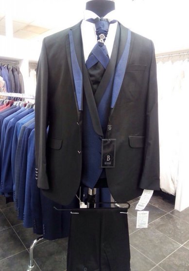 Свадебный мужской костюм черный с синим лацканом-B3273 - Салон костюмов BAGGI
