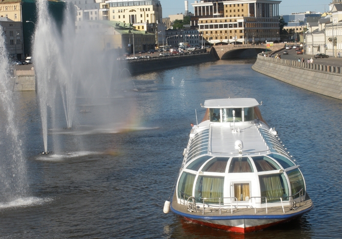 На водоотводном канале